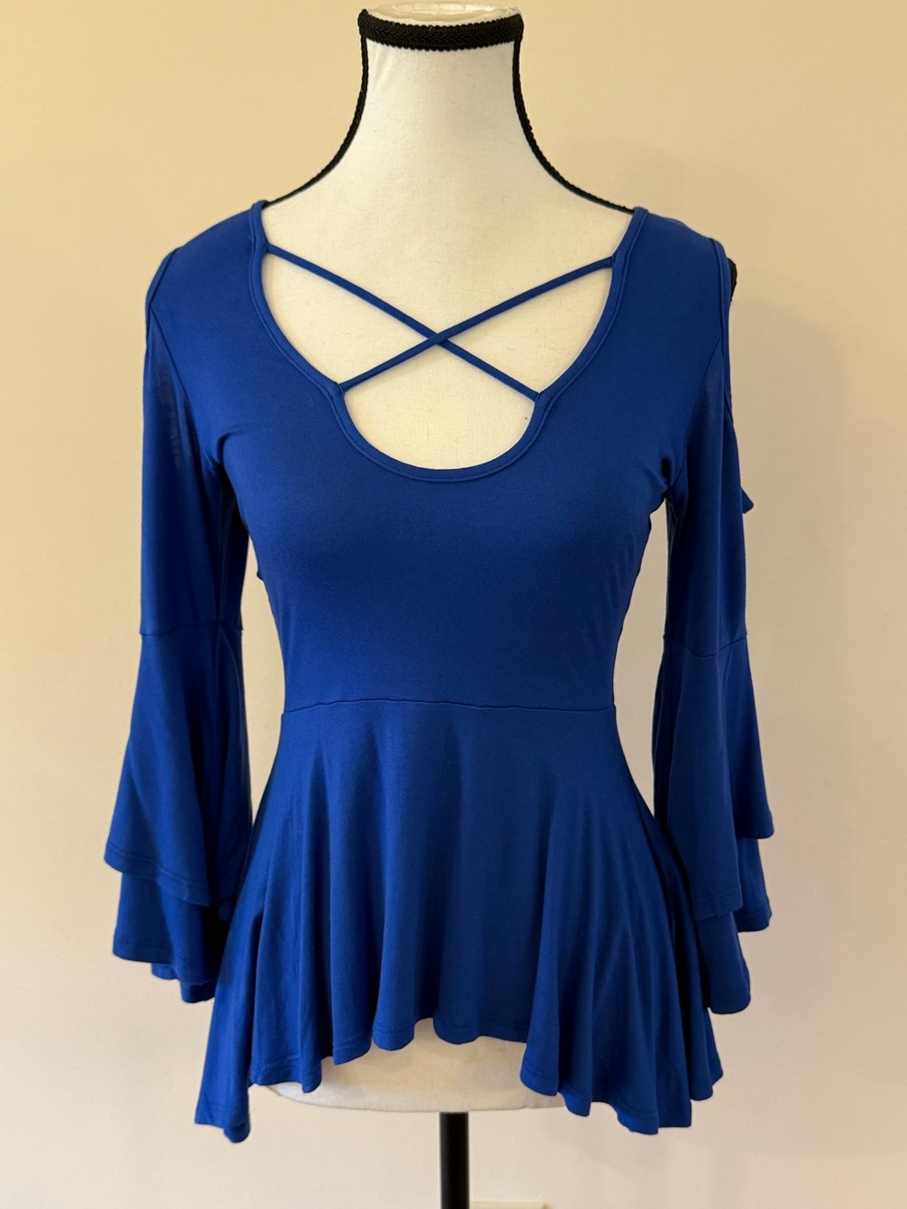 Vava by Joy Han Royal Blue V-Neck shirt size Small